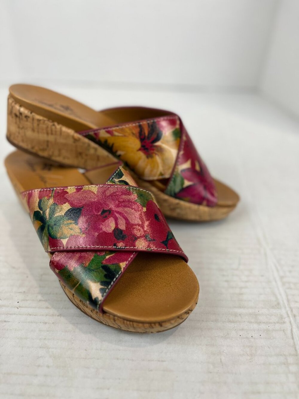 Women's Patricia Nash Red/tan floral leather Wedge Slide sandal, Size US 8.5 new